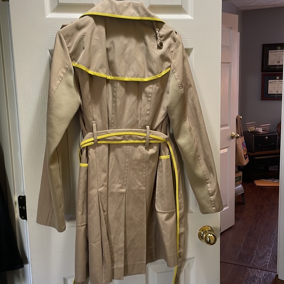 BCBG Trench Coat - Picture 6 of 6